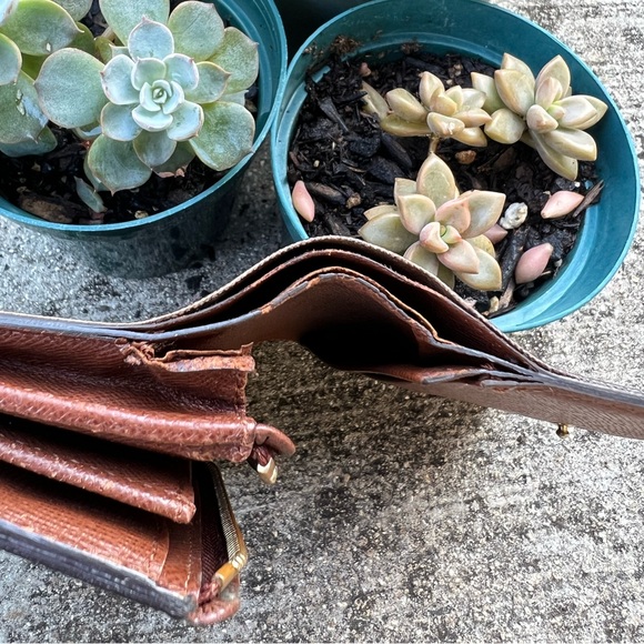 Louis Vuitton monogram bifold wallet - Picture 11 of 16